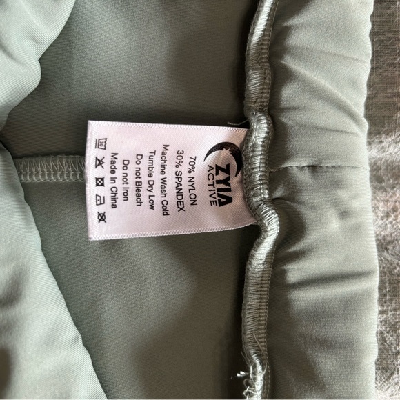 ZYIA Women's Wide Leg Green Cargo Pants - Picture 3 of 4